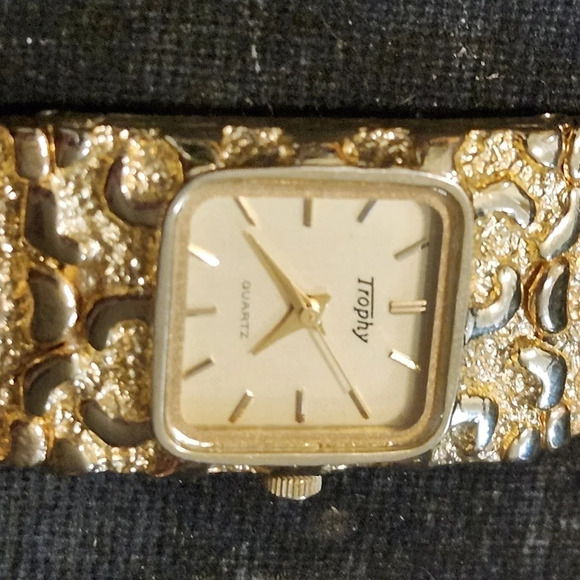 VINTAGE Trophy Golden Nugget Ladies watch main image 4
